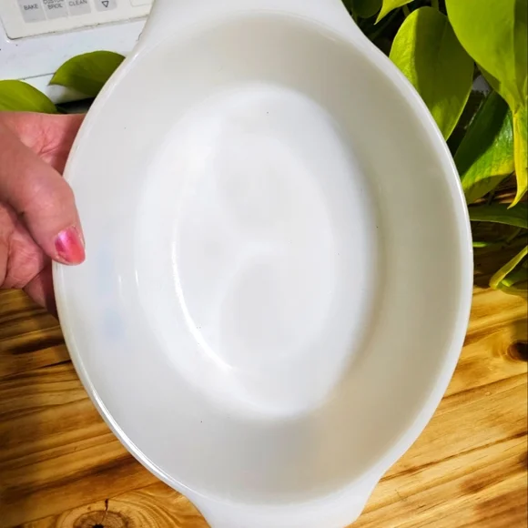 Vintage Fire King "Blue Cornflower" design casserole dish - Picture 5 of 6